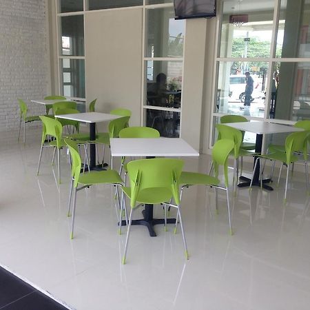 סוראבאיה Rumah Cassa Guest House מראה חיצוני תמונה