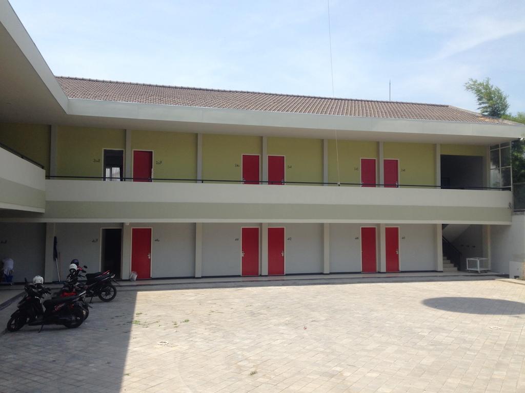 סוראבאיה Rumah Cassa Guest House מראה חיצוני תמונה