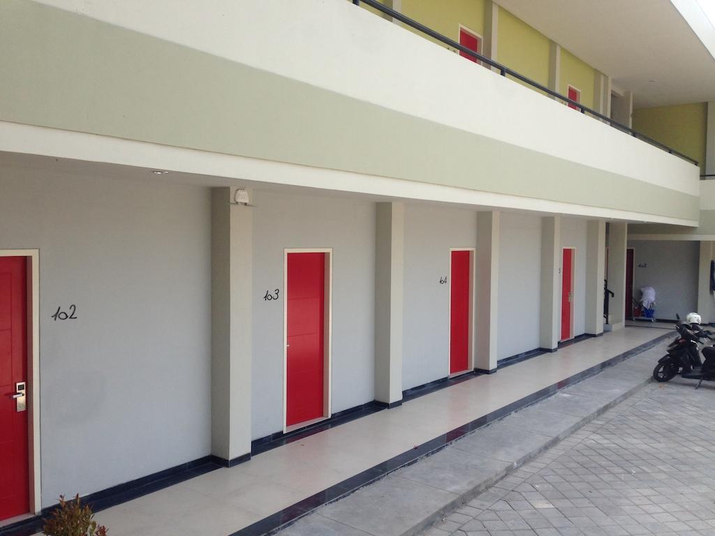 סוראבאיה Rumah Cassa Guest House מראה חיצוני תמונה