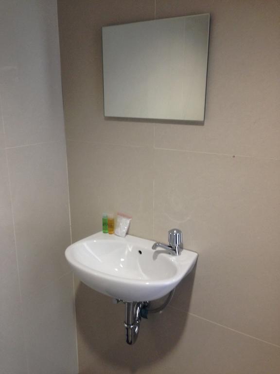 סוראבאיה Rumah Cassa Guest House חדר תמונה