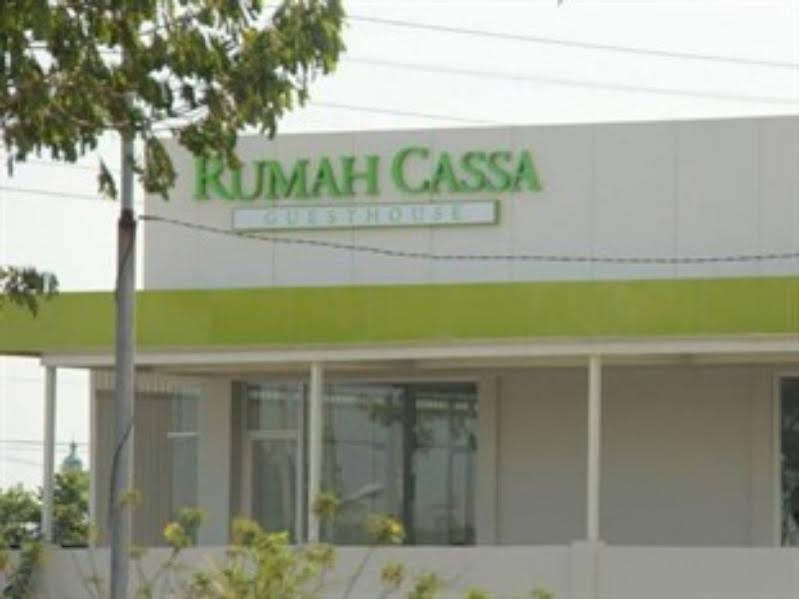 סוראבאיה Rumah Cassa Guest House מראה חיצוני תמונה